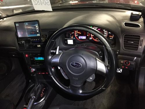 7-subaru-legacy-for-sale-uk unterior area of drivers cockpit
