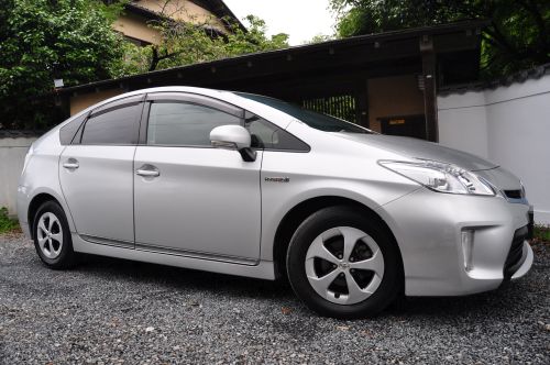 Toyota Prius Hybrid UK by Algys Autos uk registered direct japan import