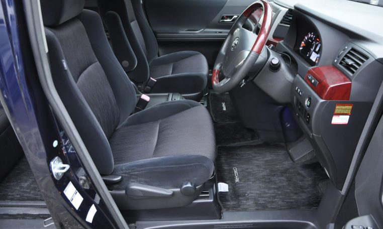 Toyota Vellfire supplied for sale fully UK registered direct from Imports