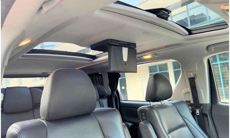 Toyota Vellfire supplied for sale fully UK registered direct from Imports