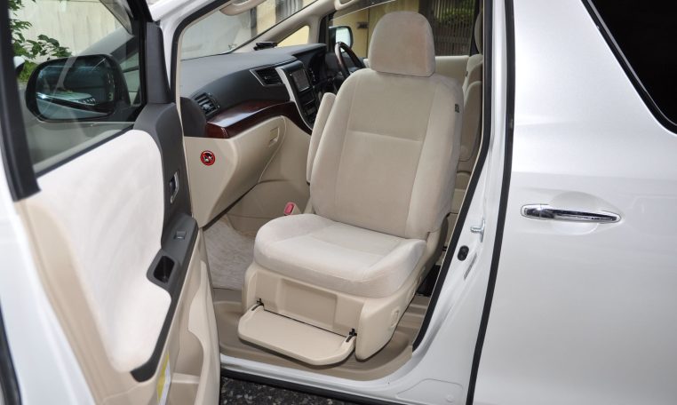 Toyota Vellfire welfare disabled seat vehicle